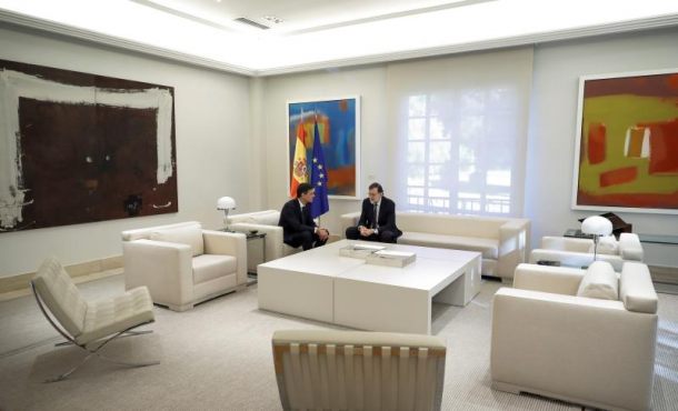 MADRID (ESPAÑA), PALACIO DE LA PRESIDENCIA DEL GOBIERNO DE ESPAÑA 8LA MONCLOA), 15.05.2018. El presidente del Gobierno, Mariano Rajoy (d), y el líder del PSOE. Efe