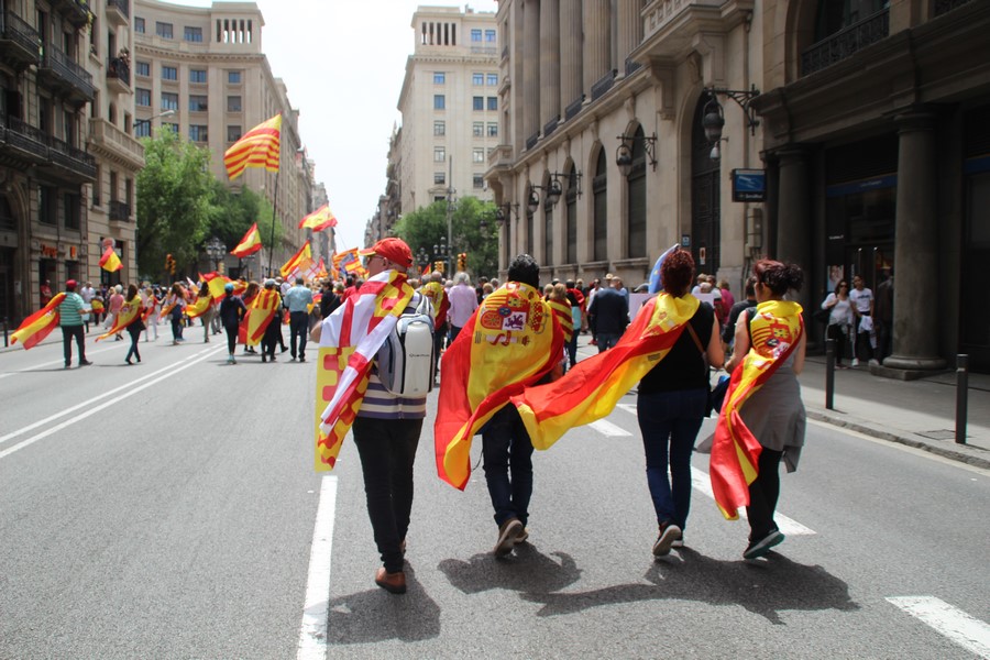 PLAZA SAN JAIME DE BARCELONA (ESPAÑA), 27.05.2018. El orgullo de más de 10 mil españolas y españoles obliga al Ayuntamiento de Barcelona. Lasvocesdelpueblo (115)
