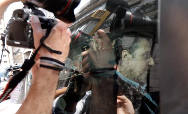 VALENCIA (ESPAÑA), 22.05.2018. Agentes de la Unidad Central Operativa (UCO) trasladan al expresidente de la Generalitat, Eduardo Zaplana. Efe