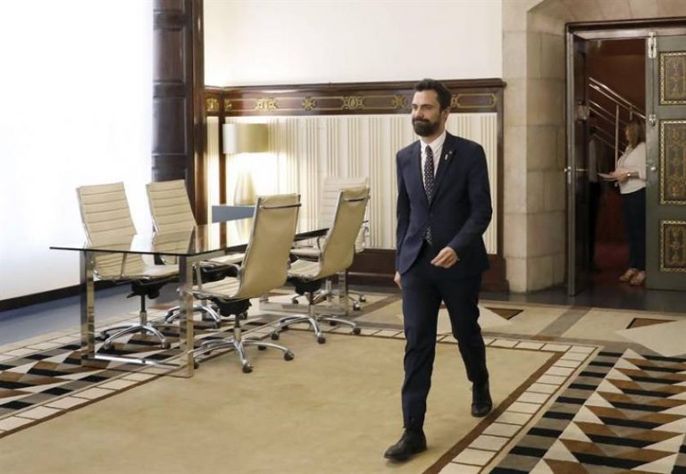 Torrent, ex alcalde de un Ayuntamiento investigado por corrupción, denuncia a Llarena