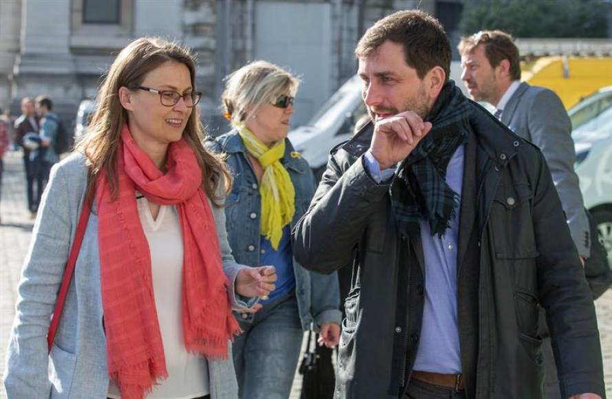BRUSELAS 8AÑO 2017). En la imagen los exconsejero del gobierno separatista cesado fugados en Bélgica Toni Comín (d) y Meritxell Serret (i). Archivo Efe