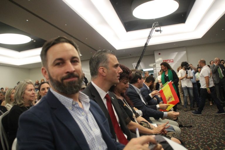 Abascal: «Cs camaleón huye foto con VOX aunque Rivera las tenga con Iglesias y Puigdemont»
