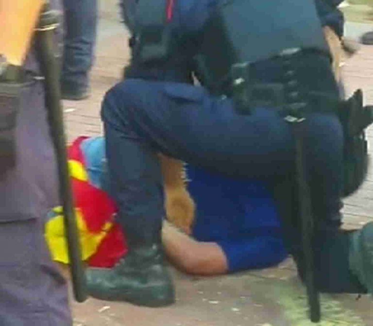 Primera detención «muy desproporcionada» de un español por los Mozos de Quim Torra