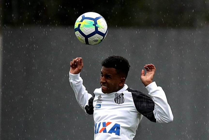 El atacante Rodrygo participa en una sesión de entrenamiento. Archivo Efe
