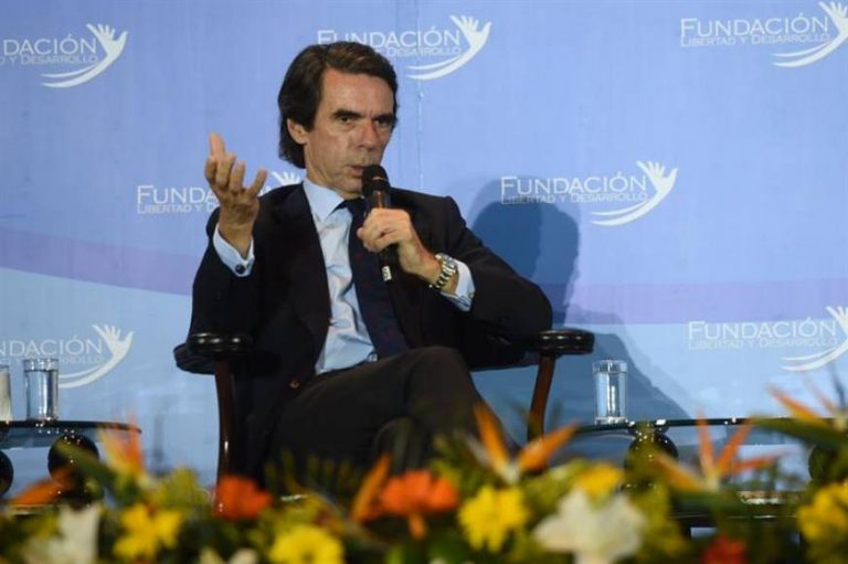 Aznar huye de la prensa española y advierte de que no va «a pedir perdón» a nadie