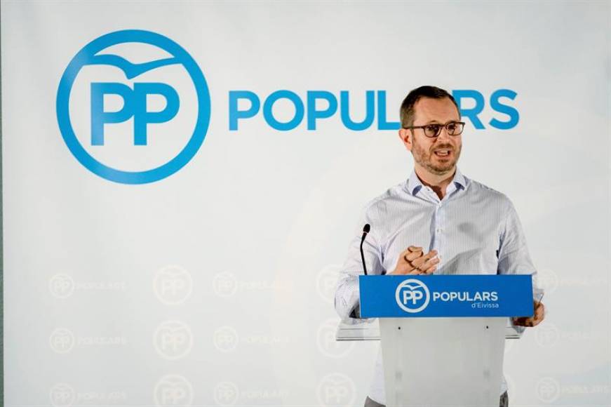 IBIZA (ESPAÑA), 16.06.2018. El vicesecretario de Política Social y Sectorial del PP, Javier Maroto (c), durante su intervención en la clausurar la Conferencia Política 2018 del PP de Ibiza. Efe.