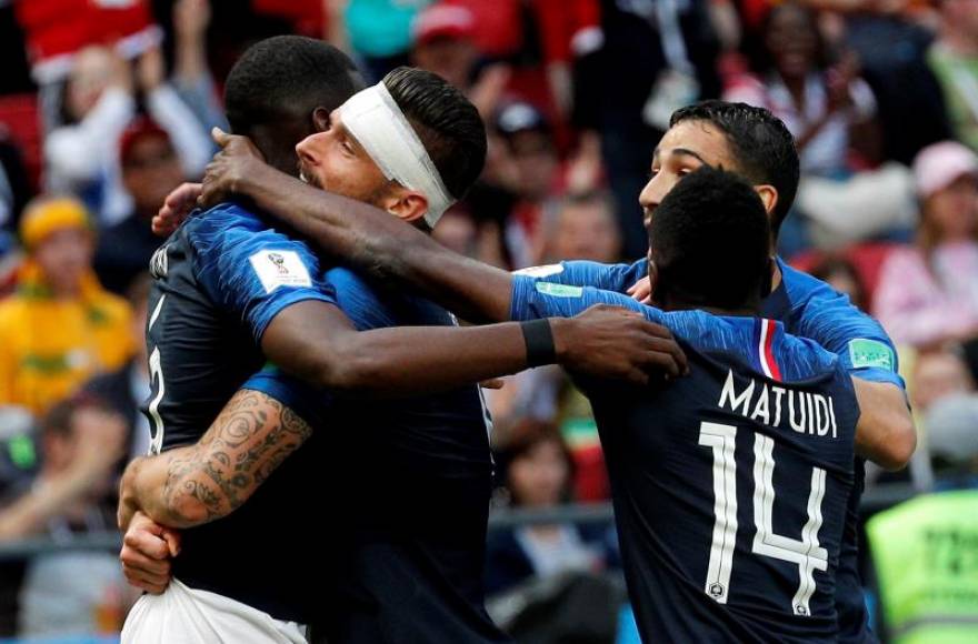 KAZÁN (RUSIA), 16.06.2018. Paul Pogba of France (L) reacts with teammates after scoring the 2-1 during the FIFA World Cup 2018. Efe