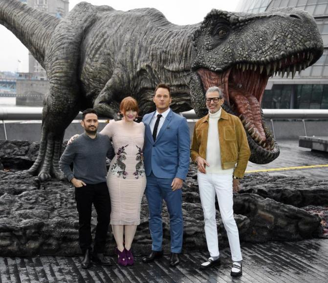 LONDRES (REINO UNIDO) AÑO 2018. (I-d) El cineasta español Juan Antonio Bayona, y los actores estadounidenses Bryce Dallas Howard, Chris Pratt, y Jeff Goldblum. Efer