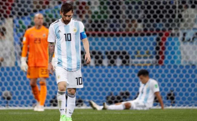 Nizhny Novgorod (Rusia), 21.06.2018. El delantero argentino Lionel Messi reacciona durante el partido Argentina-Croacia, del Grupo D del Mundial de Fútbol de Rusia 2018. Efe