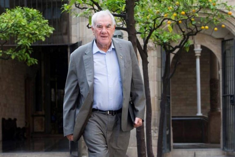 Consejero independentista le dice a «estos chicos del PSOE» que «no renunciamos a la independencia»