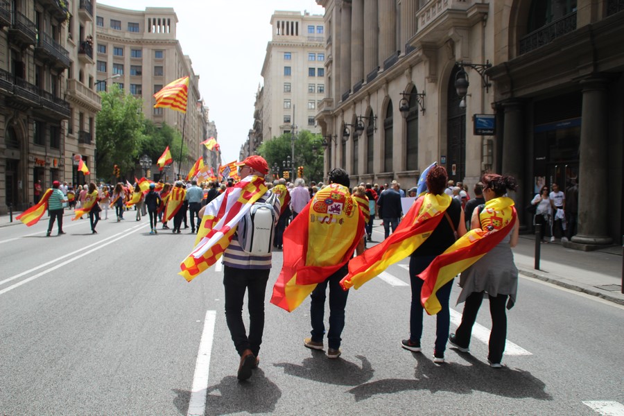 PLAZA SAN JAIME DE BARCELONA (ESPAÑA), 27.05.2018. El orgullo de más de 10 mil españolas y españoles obliga al Ayuntamiento de Barcelona. Lasvocesdelpueblo (116)