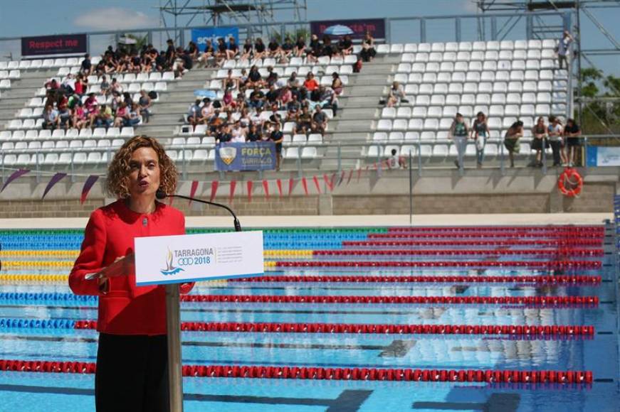 TARRAGONA (ESPAÑA), 16.06.2018. La ministra de Política Territorial y Función Pública, Meritxell Batet, durante su discurso en la inauguración de la piscina. Efe.