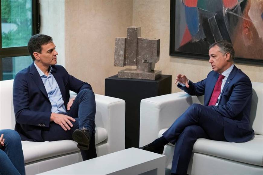 VITORIA (ESPAÑA), 20.07.2017. El ahora presidente de Gobierno de España, entonces secretario general del Partido Socialista, Pedro Sánchez (i). Efe