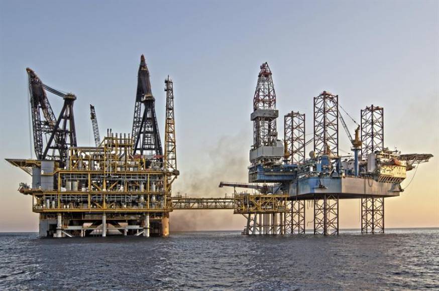 Vista de una plataforma de gasoducto de extracción de petróleo. Archivo Efe