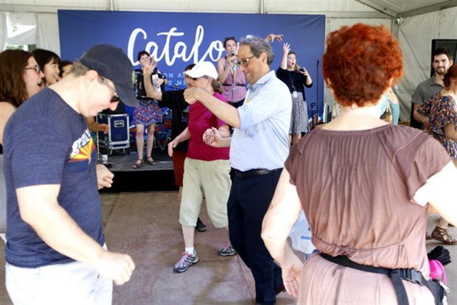 Washington (EEUU), 29.06.2018. Vista del neofascista Joaquim (Quim) Torra Pla, presidente de la Generalidad de Cataluña, bailando teniendo líderes del proceso golpista. ACN