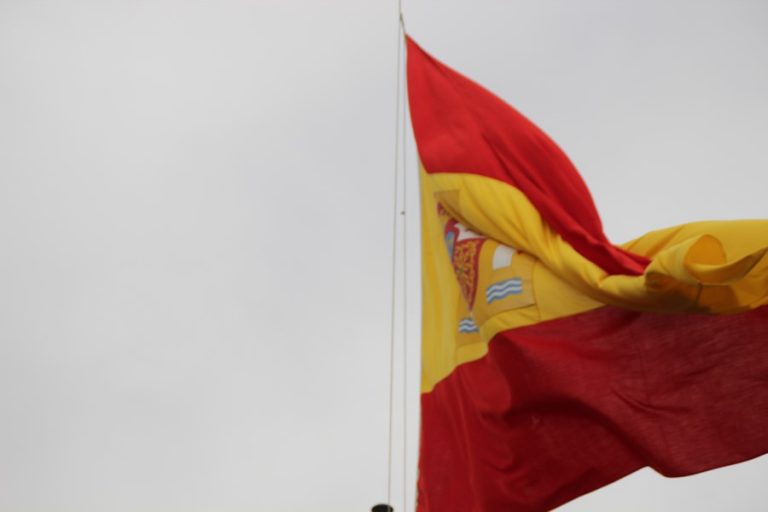 Fiesta de Bandera Española hoy en los puentes de TV3 y Meridiana con Ronda de Dalt