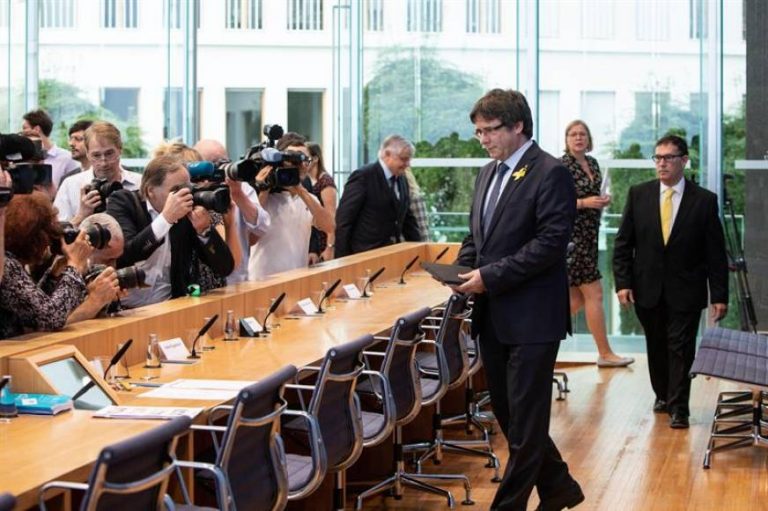Puigdemont: «No sé si estaré 20 años sin pisar suelo español» antes «pisaré suelo catalán»