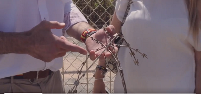 CEUTA (ESPAÑA), 29.07.2018. Vista de los restos de concertinas cortadas con cizallas por los asaltantes de la valla fronteriza ceutí el pasado jueves. Lasvocesdelpueblo