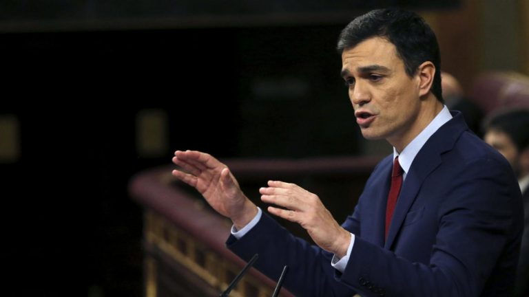 Sánchez quiere el dialecto catalán en toda España y liquidar el castellano en Cataluña