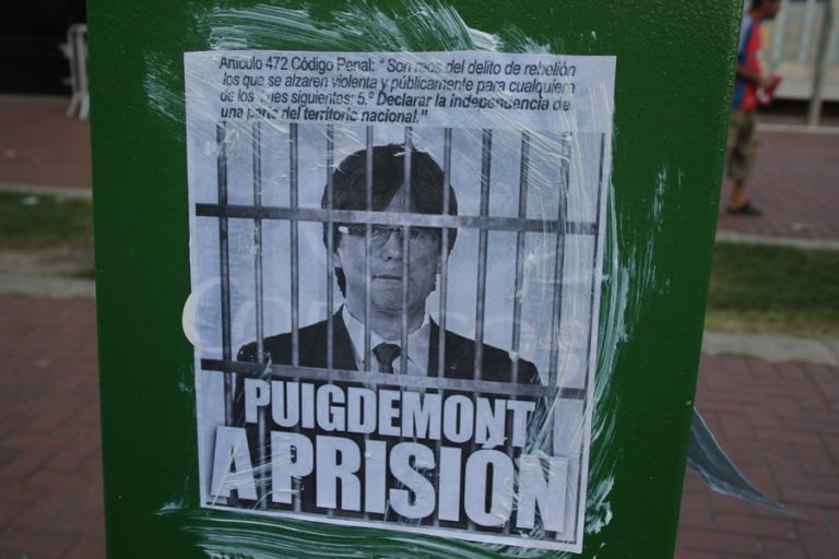 Españoles ante Consulado de Alemania Barcelona: «Aie Adolf Torra, Puigdemont a Prisión»