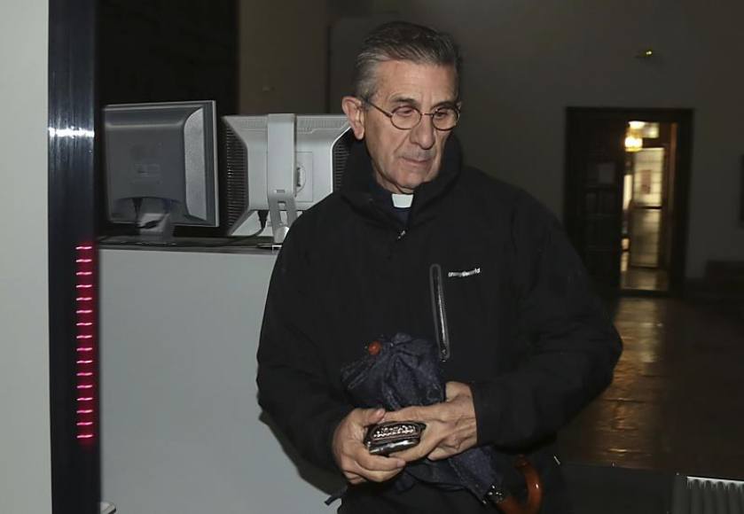 ESPAÑA, AÑO 2014. El padre Román. El levantamiento entonces de esas medidas, impuestas desde el 15 de octubre del 2014. Efe