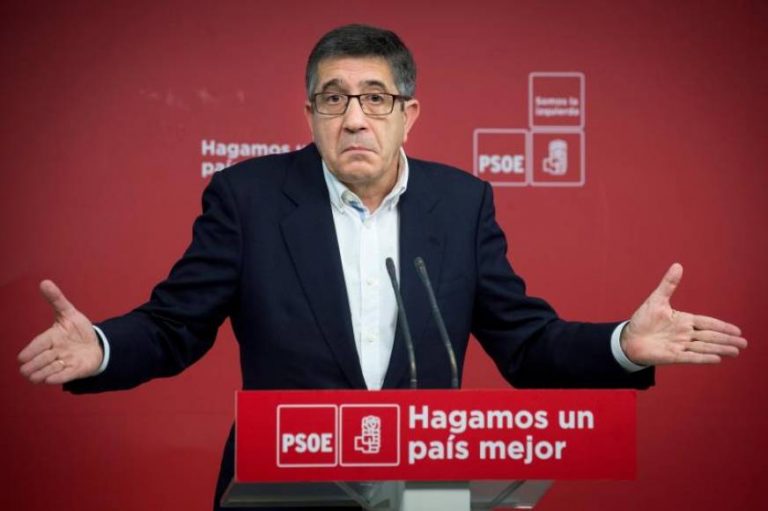 PSOE: La Constitución necesita «retoques» para adaptarla a los «nuevos tiempos»