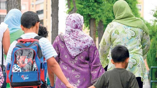 España, año 2016. familias musulmanes acompañan a sus hijos al colegio. Archivo Efe