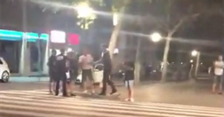Policía separatista arrebata el teléfono de un español en Manresa (Barcelona)
