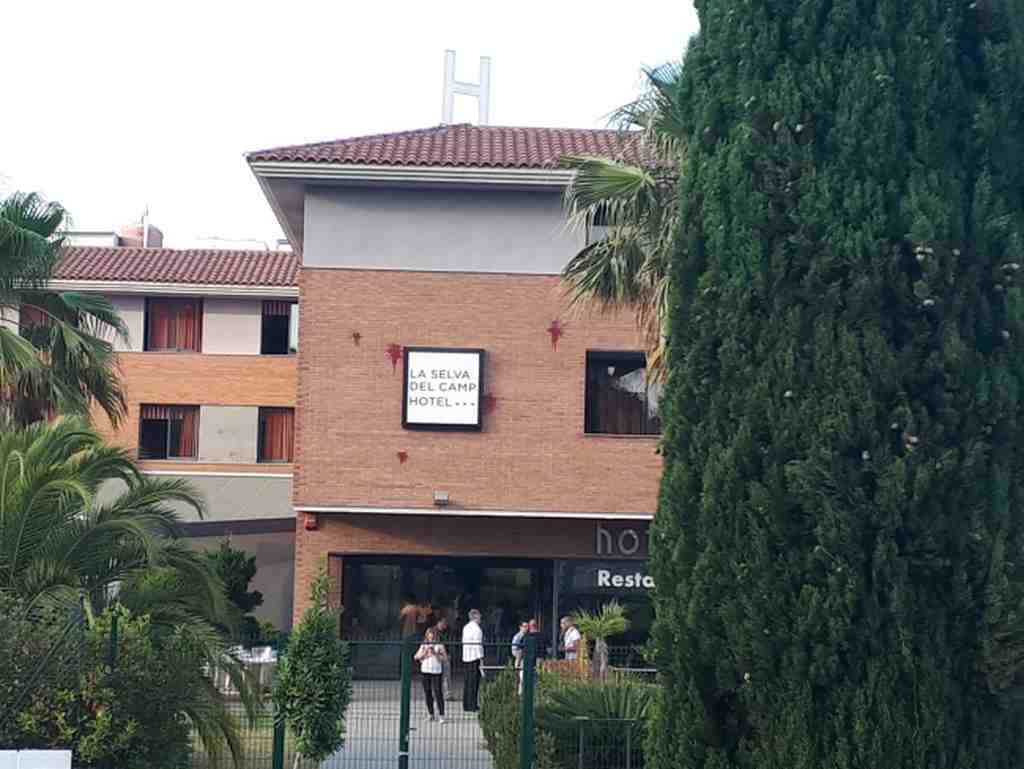 FOTOGRAFÍA. SELVA DEL CAMPO (TARRAGONA) ESPAÑA, 6.07.2018. Vista de la fachada del Hotel «La Selva del Campo Hotel» (Tarragona). Ñ Pueblo