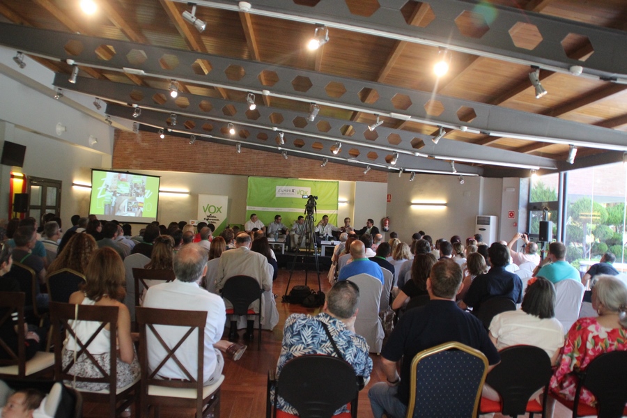 LA SELVA DEL CAMPO (TARRAGONA), 08.07.2018. Vista de los asistentes en el último debate del campus de verano de VOX en el hotel 'La selva del campo hotel' de Tarragona. Lasvocesdelpueblo (68)