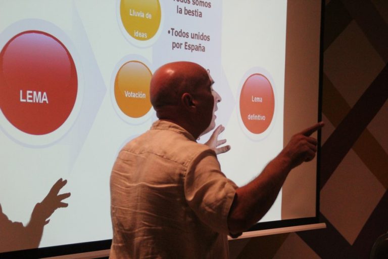 El convocante de 9-S en Barcelona, José Manuel Opazo se reúne con entidades y partidos políticos