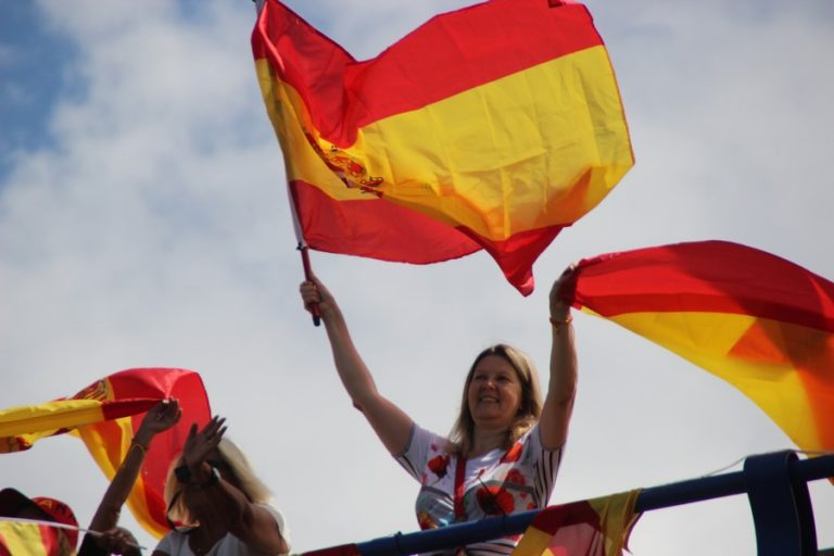 Las españolas defienden la «libertad» de España en el Puente de TV3 (Barcelona)