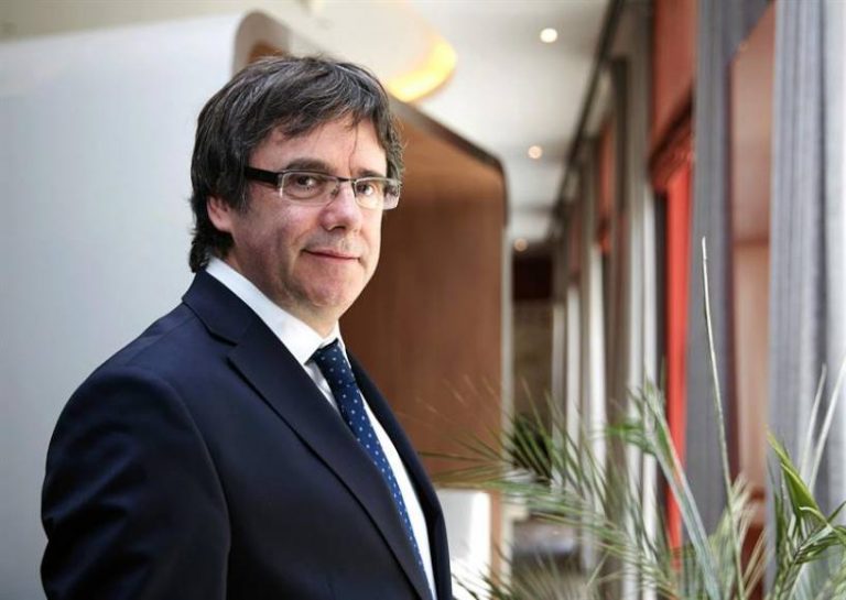 El juez español regala Puigdemont a Alemania y le condena a 20 años sin volver a España