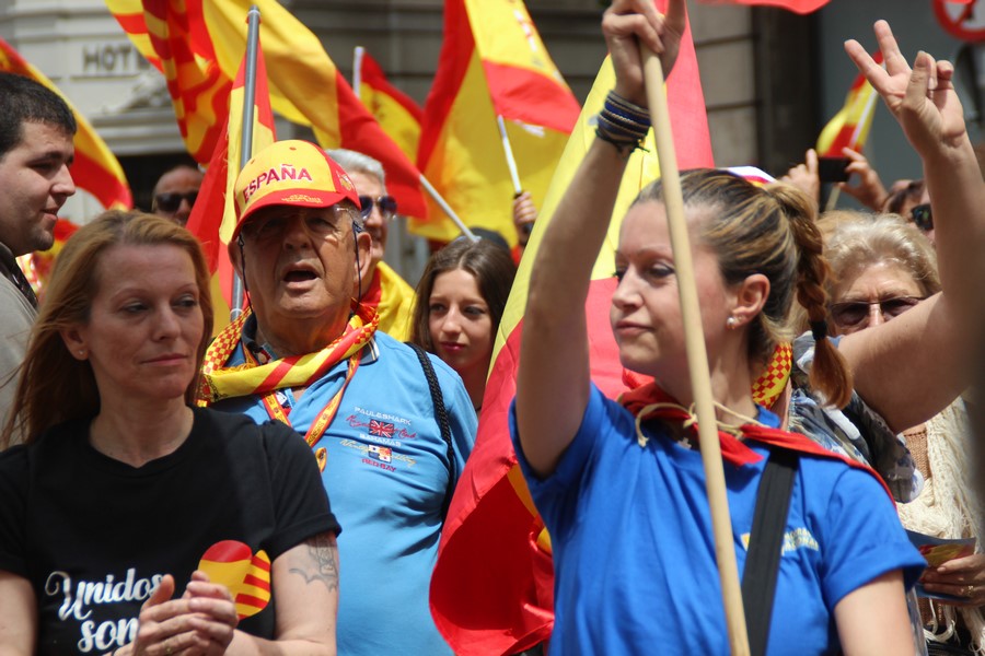VÍA LAYETANA DE BARCELONA (ESPAÑA), 27.05.2018. El orgullo de más de 10 mil españolas y españoles obliga al Ayuntamiento de Barcelona. Lasvocesdelpueblo (139)