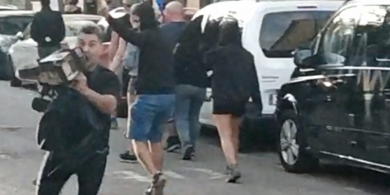 Neonazis CDR atacan con motosierra las familias españolas en el campus de VOX