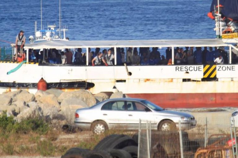 Llegan a España 87 inmigrantes rescatados en las costas de Libia con Italia