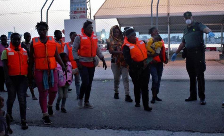 ALGECIRAS (ESPAÑA), Agosto de 2018. Triunfo del efecto llamada que hizo el gobierno del presidente Pedro Sánchez con el barco Aquarius. Llegada al puerto de Motril. Efe.