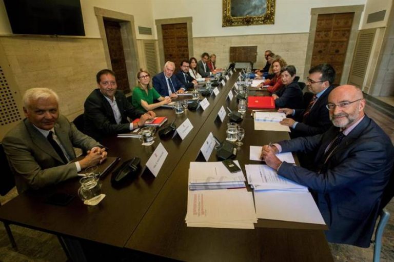 El fascismo poner en la mesa de negociaciones el referéndum y presos y el Gobierno rechaza