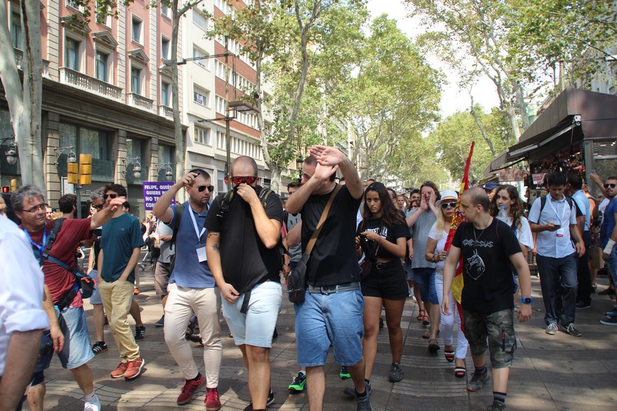 BARCELONA (ESPAÑA), 17.08.2018. La resistencia española tumba el boicot fascista contra España y su Rey en Plaza de Cataluña. Lasvocesdelpueblo (1)