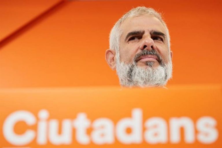 Cs: «Los Mozos amedrentan a los españoles que limpian lazos amarillos, esto muy grave»