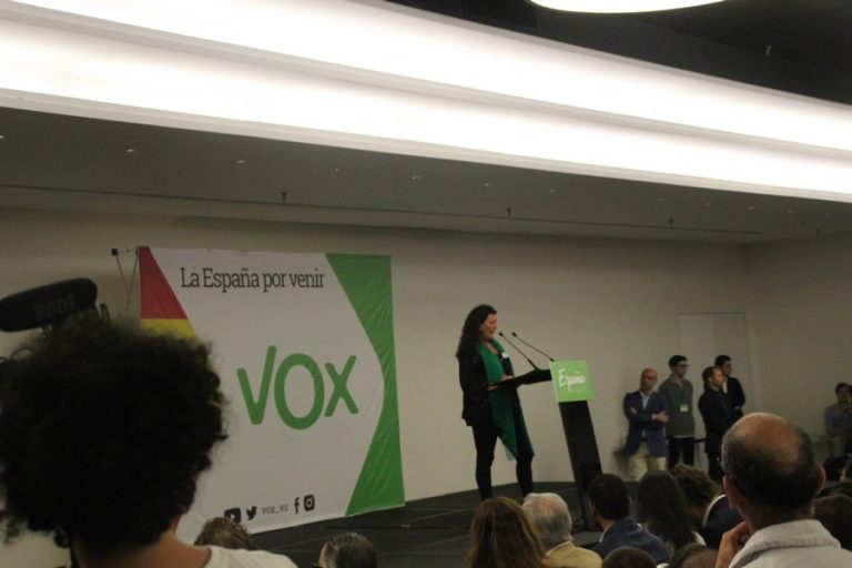 VOX Barcelona muestra su «apoyo» a periodistas acosados por Mozos independentistas