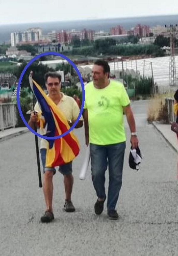CAMINONO DE LA MINA (EL MASNOU) CON AUTOPISTA DLE MARESME (BARCELONA), 24.08.2018. En la iz de la imagen, el mozos separatista. Lasvocesdelpueblo (1)