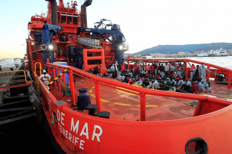 Rescatan a 70 inmigrantes marroquíes en las costas españolas