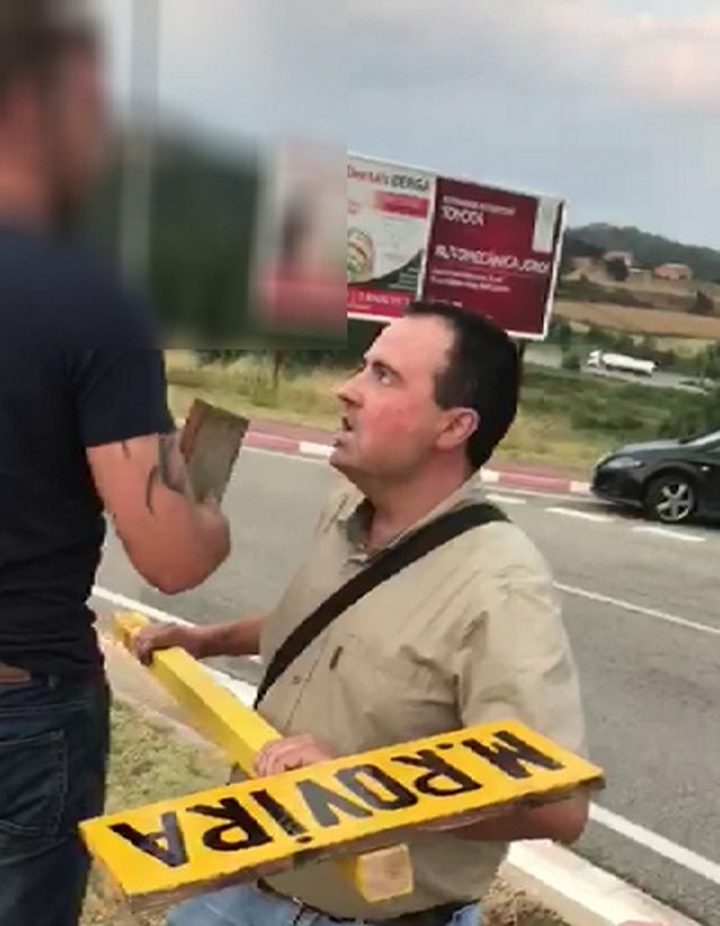 ERGA (BERGADÁ) BARCELONA (ESPAÑA), 31.07.2018. Vista del agresor ultra racista actual cámara de la televisión local de Berga (Barcelona), Héctor Aranda Jaraba. Lasvocesdelpueblo (75)