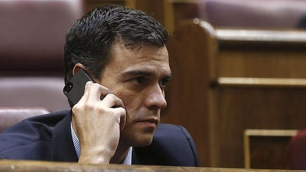 ESPAÑA, mes de julio de 2018. El presidente de Gobierno de España, Pedro Sánchez (PSOE), conversando por teléfono, desde el Congreso de los Diputados. Efe