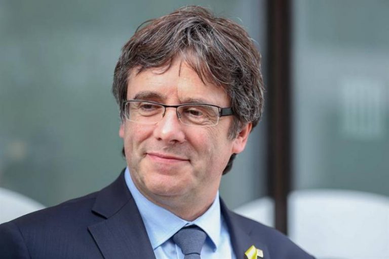 Los Mozos solicitan al Gobierno de Sánchez escoltas para su jefe fugado Puigdemont