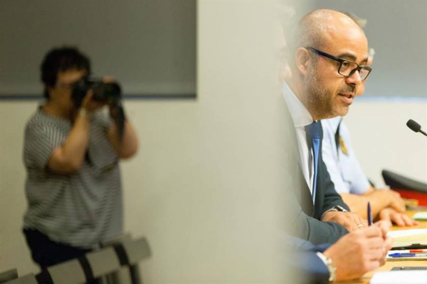 El neonazi consejero de Interior del gobierno racista del nazi Quim Torra que ocupa la Generalidad de Cataluña, Miquel Buch, analizó hoy. efe