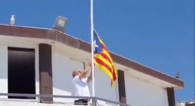 Norte de Italia| Un italiano retira el símbolo fascista del «racismo» en Cataluña: la Estrellada independentista