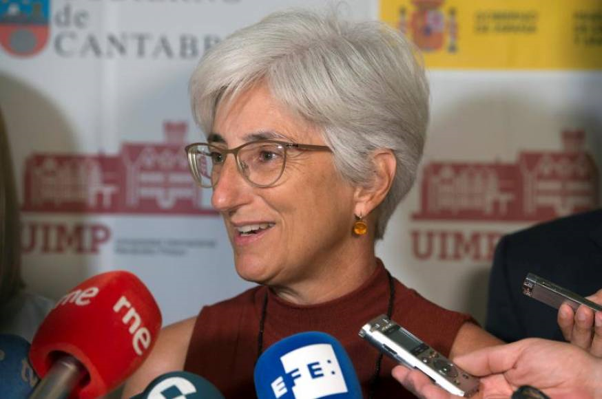 SANTANDER (ESPAÑA), 20.08.2018. La fiscal general del Estado, María José Segarra Crespo, atiende a los medios antes de participar en el curso «Orden Europea de Investigación». Efe