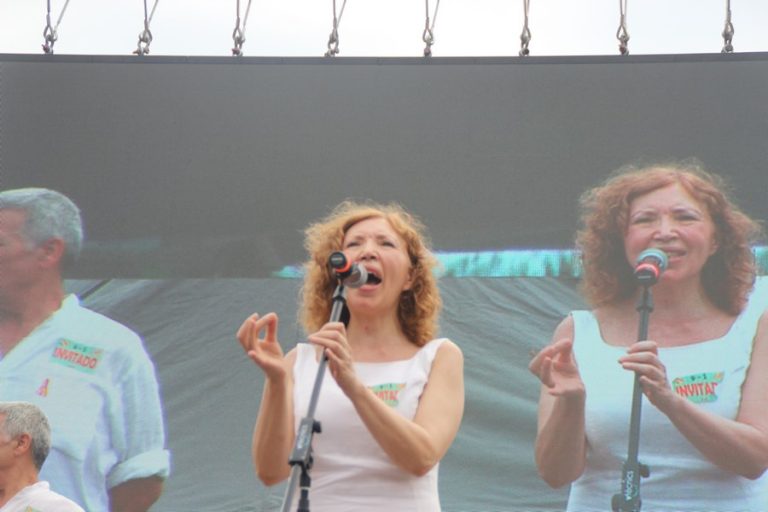 Agenjo: «Fascistas» son los que pegan a mujeres por quitar lazos y «prohíben el español»